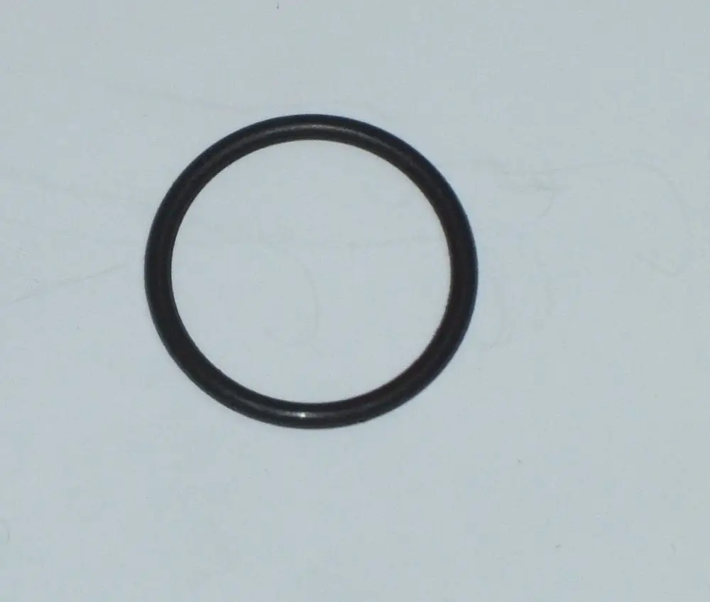Schwarzer O-Ring auf hellem Hintergrund. Das Produkt könnte im Zusammenhang mit DAIKIN Ausstattungen verwendet werden.